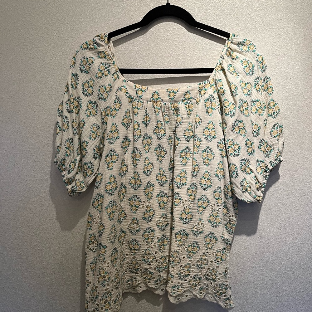 Cute Floral Blouse with scalloped edges